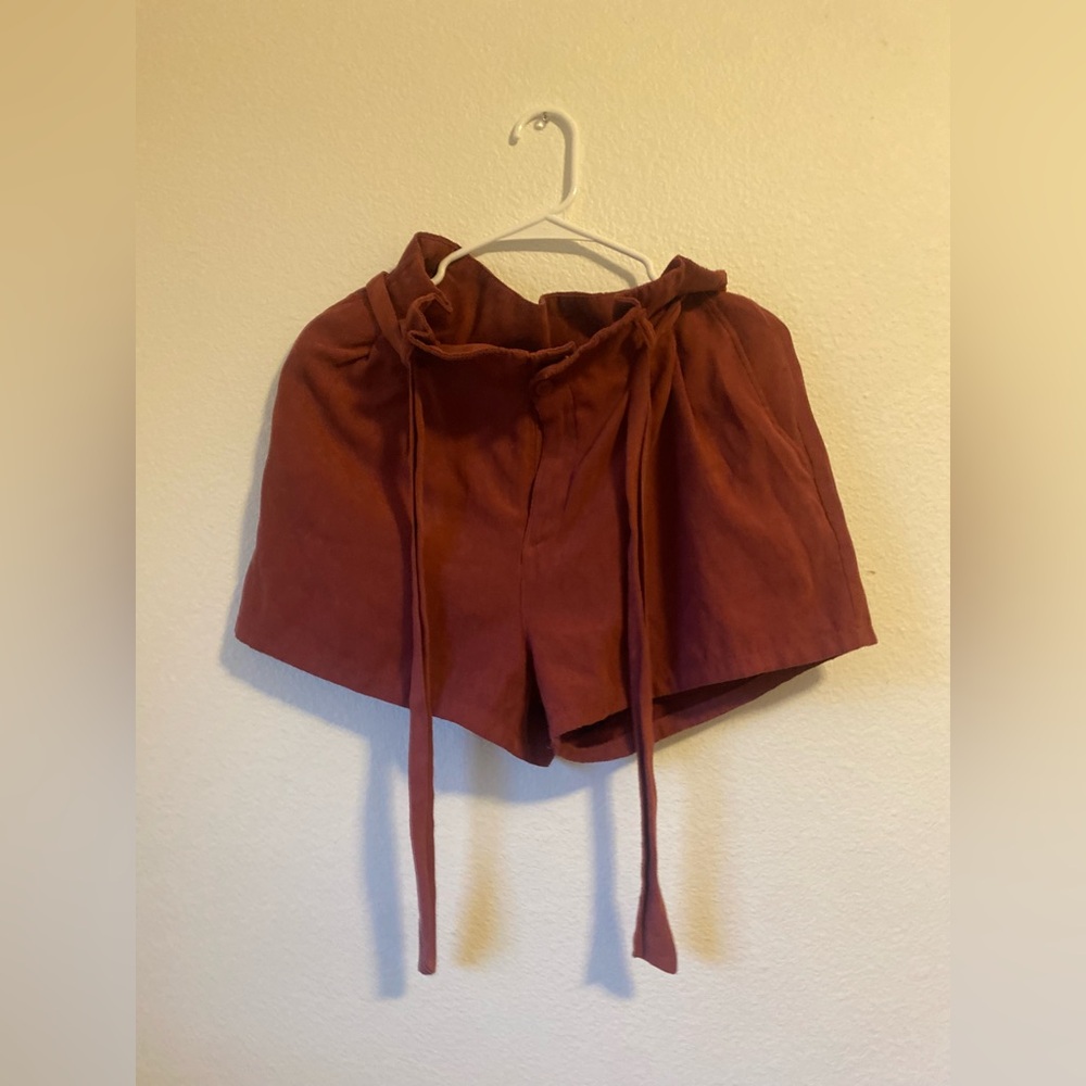Divided High Waist Rust Shorts